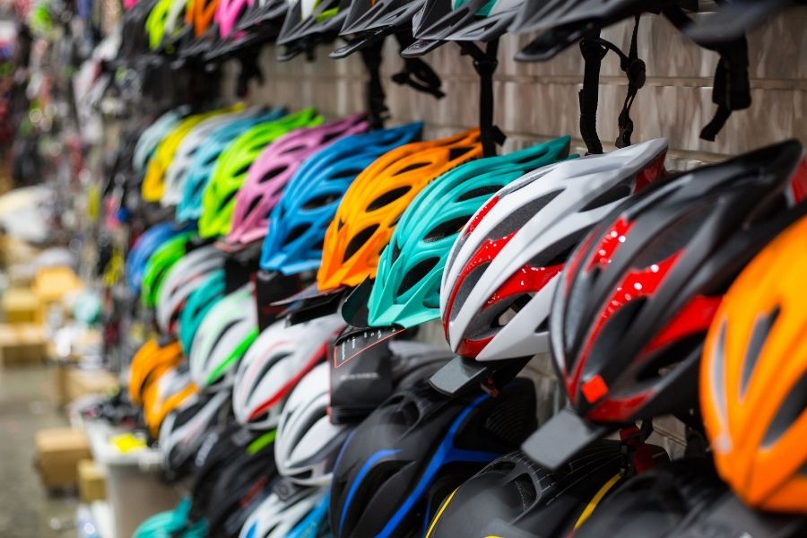 Nombrar Destrucción seguro Cómo elegir el casco de ciclismo más adecuado | 🚵