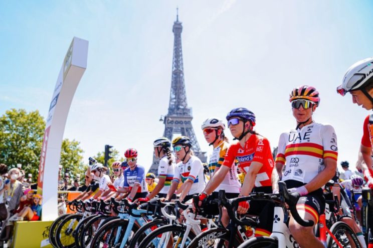Tour de Francia femenino 2022 saliendo de París